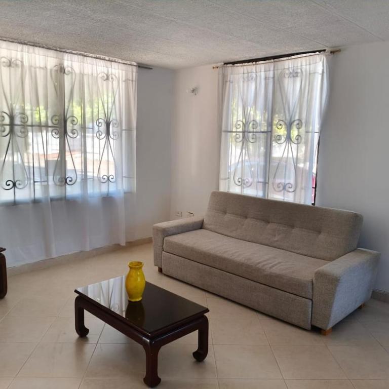 Espectacular casa en Flandes - Three-Bedroom Home - 11