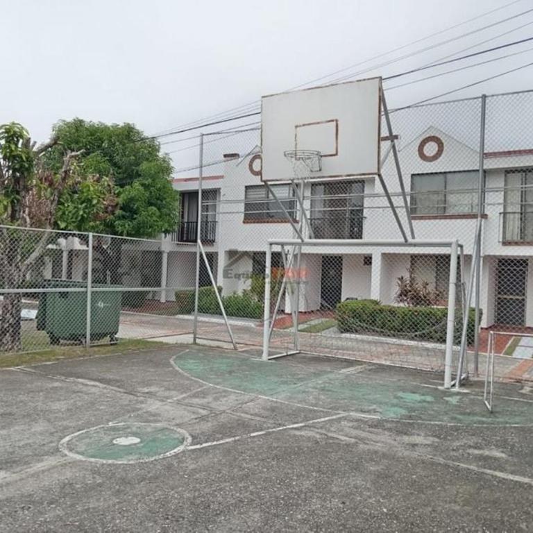 Espectacular casa en Flandes - Three-Bedroom Home - 22