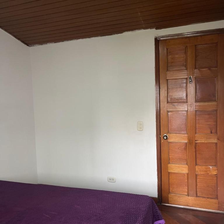 A cinco minutos de Aeropuerto - Sede 2 - Habitación Doble - 2