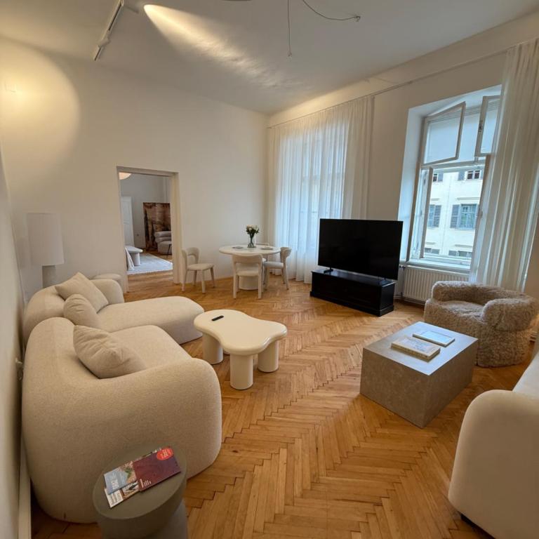 Graz 1464 Historic Apartments, Old Town - Deluxe Apartment mit 2 Schlafzimmern und Gartenblick - 1
