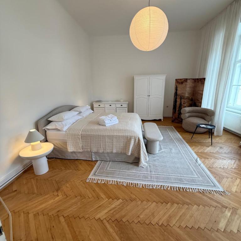 Graz 1464 Historic Apartments, Old Town - Deluxe Apartment mit 2 Schlafzimmern und Gartenblick - 2