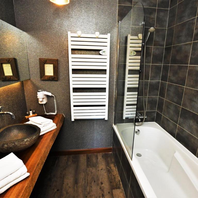 Logis Hôtel - Auberge les Clarines - Chambre Quadruple avec Balcon - 4