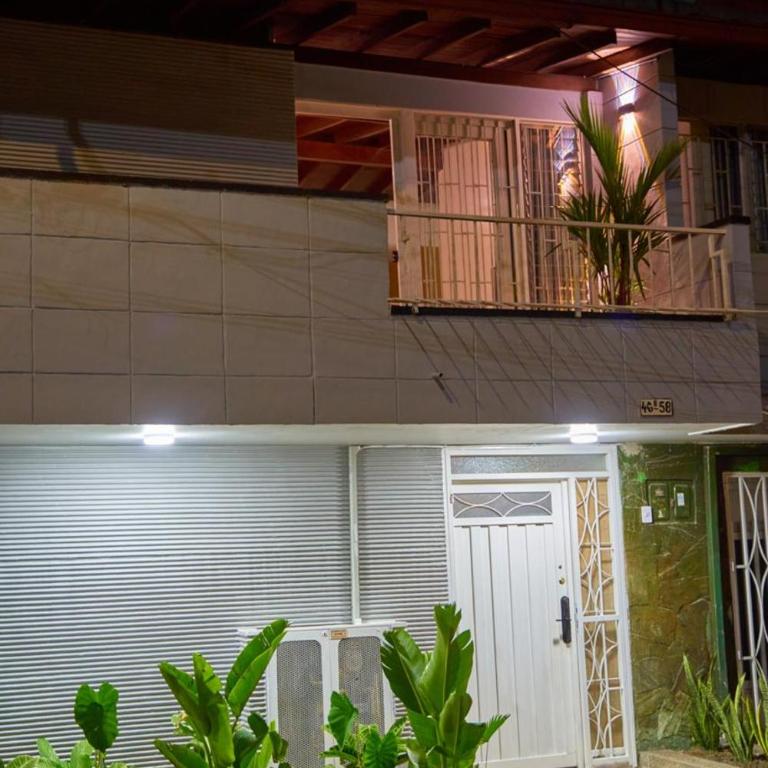 Casa en Laureles Estadio amplia y cómoda - Five-Bedroom House - 50