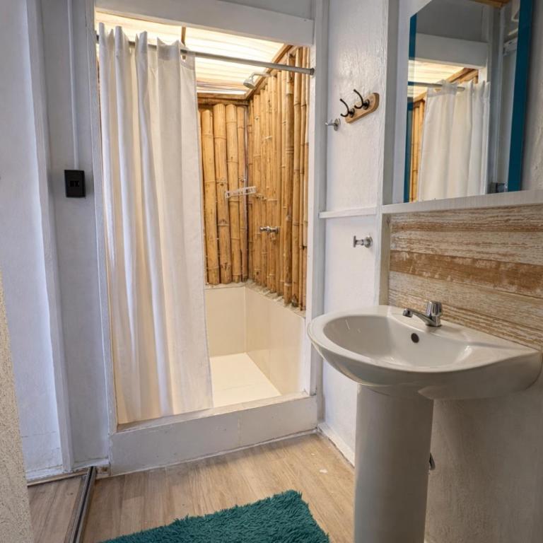 Wild Rover Beach Mancora - Habitación Doble con baño privado - 1