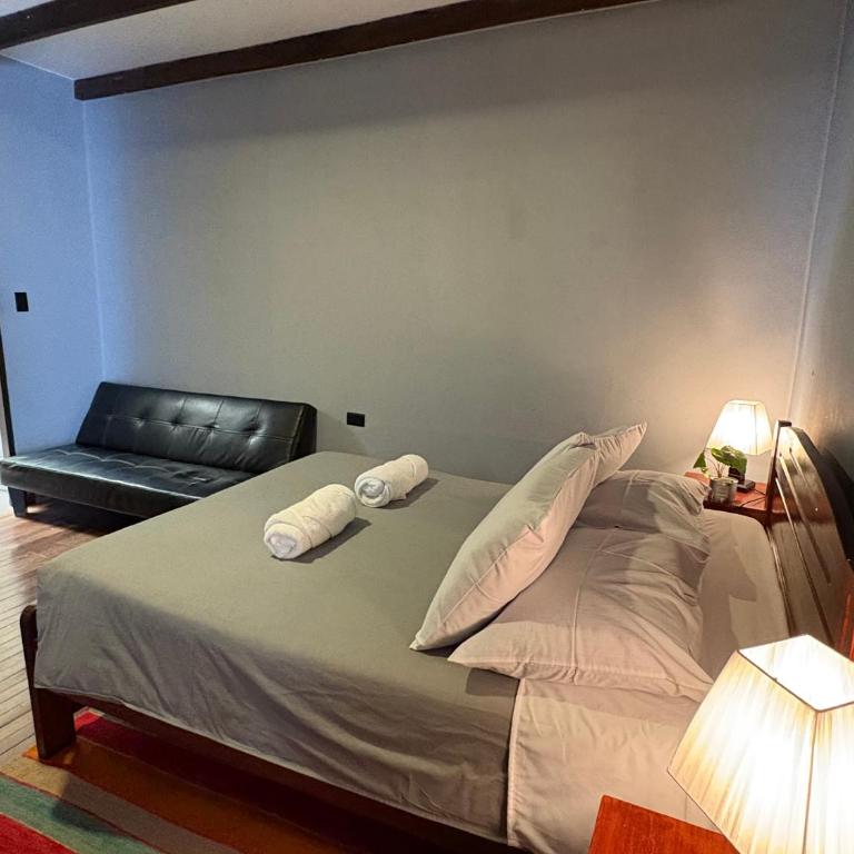 Wild Rover La Paz - Double Room with Private Bathroom - 3