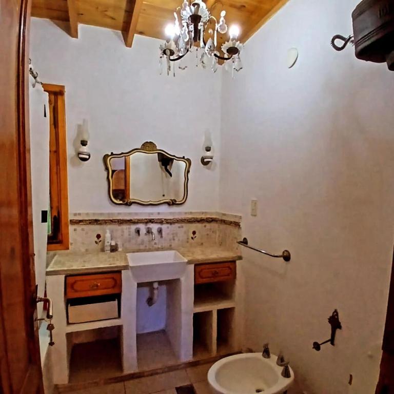 casa del bosque encantado - One-Bedroom House - 18
