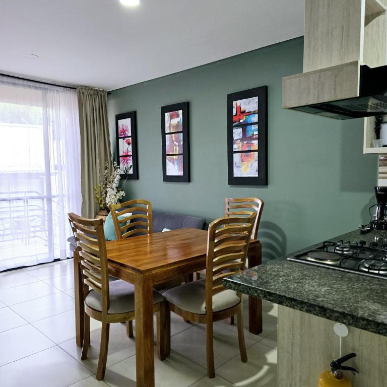 Apartamentos Privados de 3H y 2H a 5m del Aeropuerto, 20 minutos del Parque del Cafe y Centro de Armenia con 4 Piscinas, 3 Jacuzzi, Sauna By Molca - Apartamento de 3 dormitorios - 20