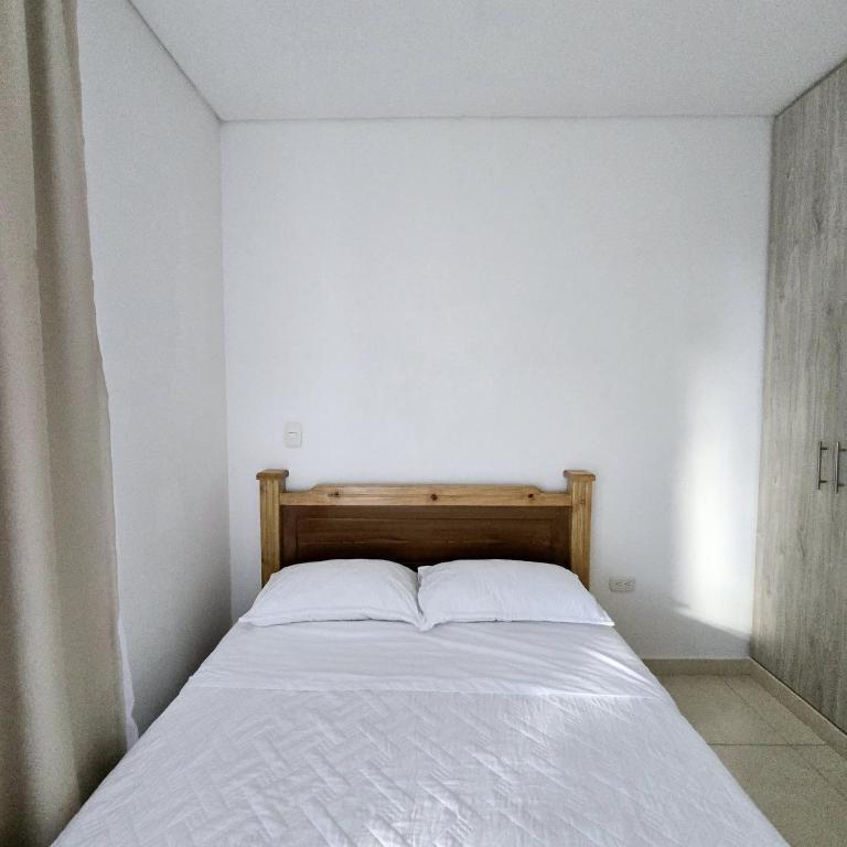 Apartamentos Privados de 3H y 2H a 5m del Aeropuerto, 20 minutos del Parque del Cafe y Centro de Armenia con 4 Piscinas, 3 Jacuzzi, Sauna By Molca - Apartamento de 3 dormitorios - 63