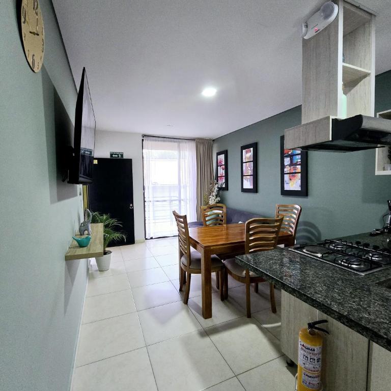 Apartamentos Privados de 3H y 2H a 5m del Aeropuerto, 20 minutos del Parque del Cafe y Centro de Armenia con 4 Piscinas, 3 Jacuzzi, Sauna By Molca - Apartamento de 3 dormitorios - 57