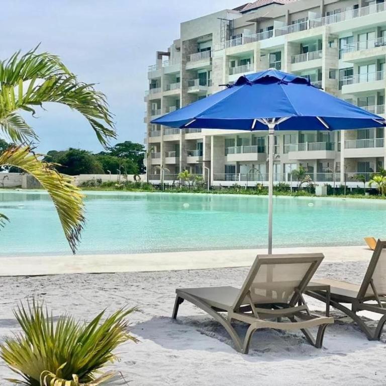2BR 2BA Apt Baia Kristal Cartagena Crystal Lagoon - Two-Bedroom Apartment with Balcony - 5
