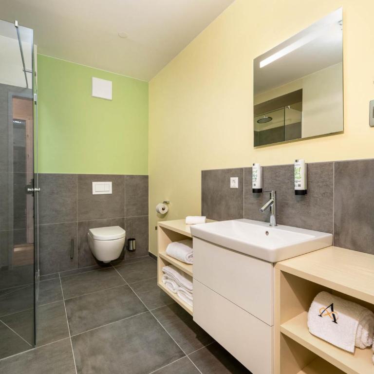 Amadeus Private Residences Schladming - Apartments nahe Skilift 700m mit Tiefgarage & jedes Schlafzimmer verfügt über ein eigenes Bad, ideal für Familien & Gruppen - Apartment mit 2 Schlafzimmern - 46