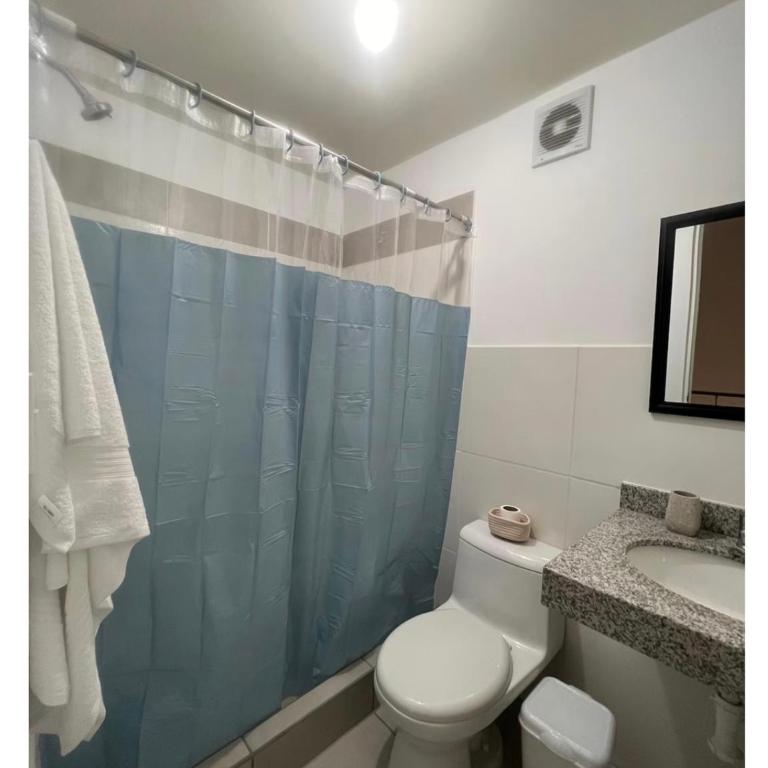 Habitación con baño privado, duplex con ambientes compartidos - Single Room - 3