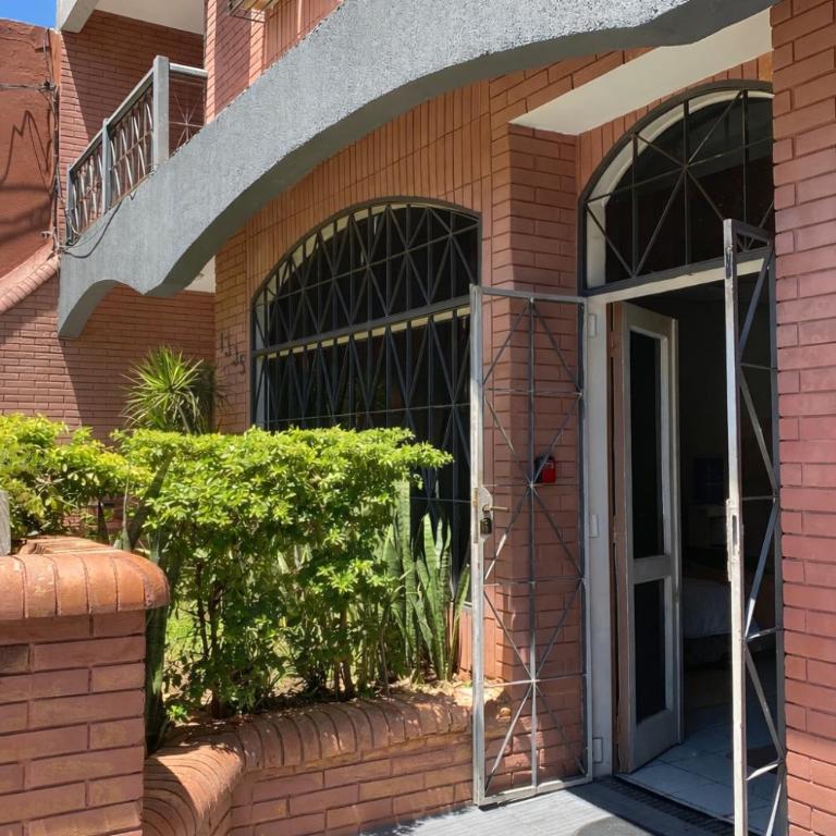 Apartamento en zona centro de Asunción - tranquilo y con acceso directo - Two-Bedroom Apartment - 1