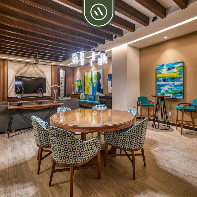 Luxury 2 BR Condo near Golf Courses and Marina - Casa - 52