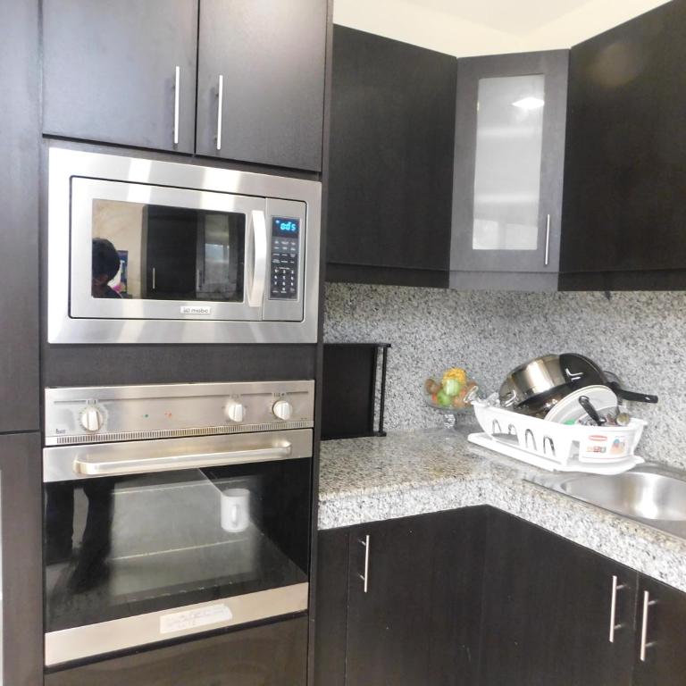 Guayaquil amplia casa 4 dormitorios sector comercial - Four-Bedroom House - 30