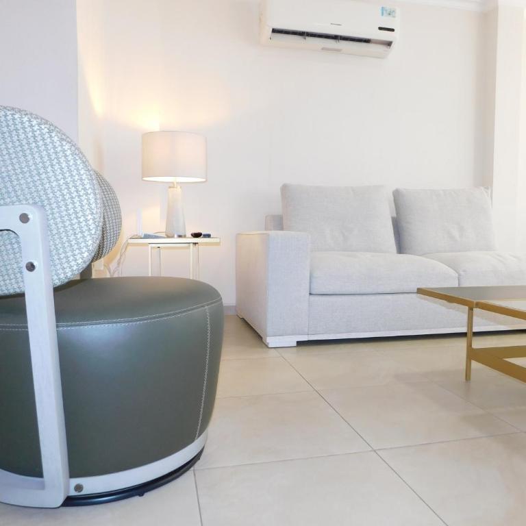 Guayaquil amplia casa 4 dormitorios sector comercial - Four-Bedroom House - 44