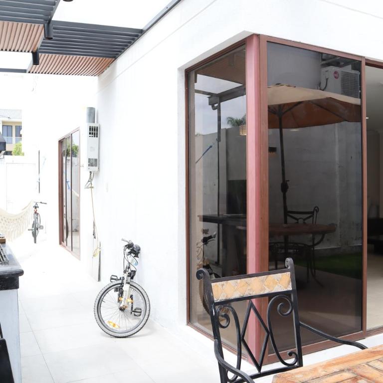 Guayaquil amplia casa 4 dormitorios sector comercial - Four-Bedroom House - 47