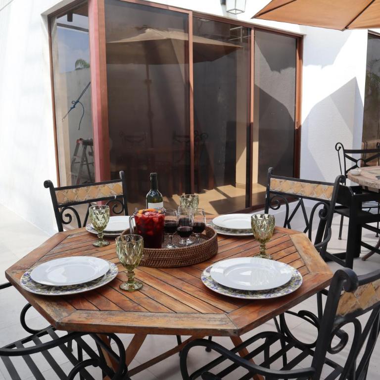 Guayaquil amplia casa 4 dormitorios sector comercial - Four-Bedroom House - 52