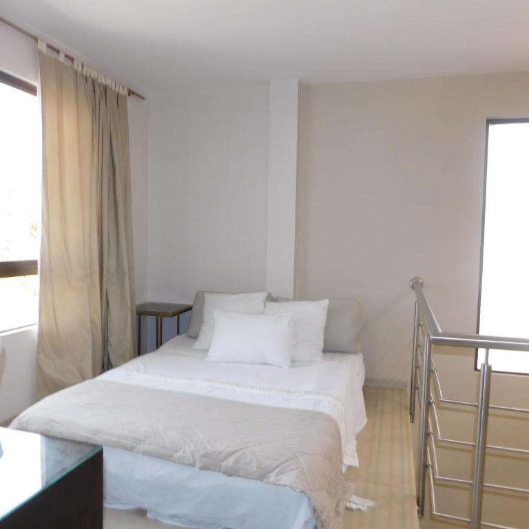 Guayaquil amplia casa 4 dormitorios sector comercial - Four-Bedroom House - 22