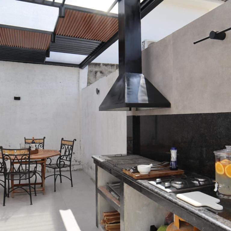 Guayaquil amplia casa 4 dormitorios sector comercial - Four-Bedroom House - 61