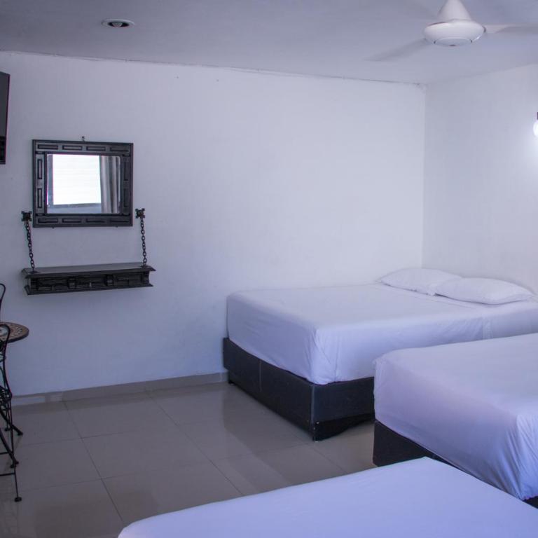 Hotel Posada del Angel - Family Room - 9
