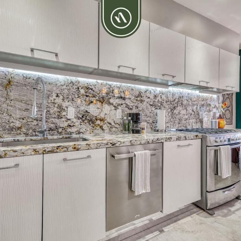 Stunning 2 BR Condo in Romantic Zone - Pool - Casa - 30