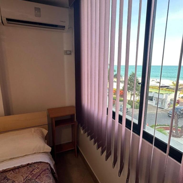 Departamento Frente al Salinas Yacht Club - Three-Bedroom Apartment - 6
