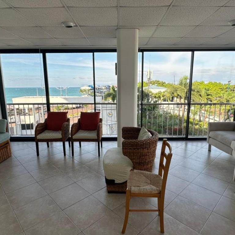 Departamento Frente al Salinas Yacht Club - Three-Bedroom Apartment - 14