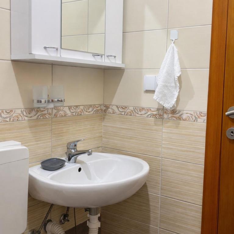 Boost Stay Apartment 1 - One-Bedroom Apartment - 9