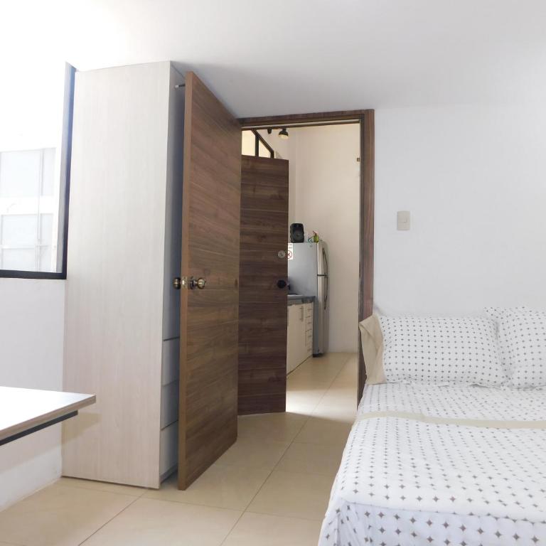 Loft All in one- Workspace- comfort & Huge garage - Two-Bedroom House - 50
