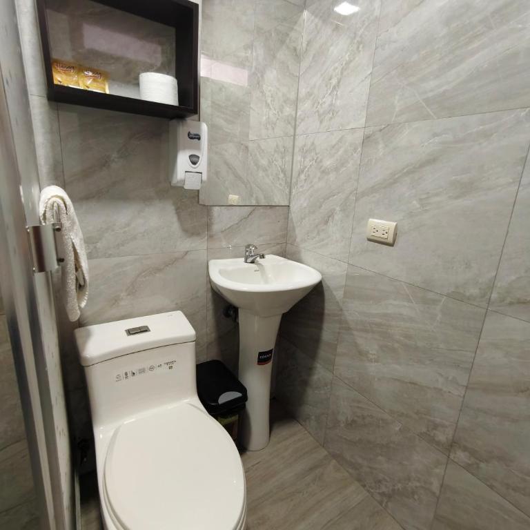 Hotel GM zamora Balcony - One-Bedroom Apartment - 8