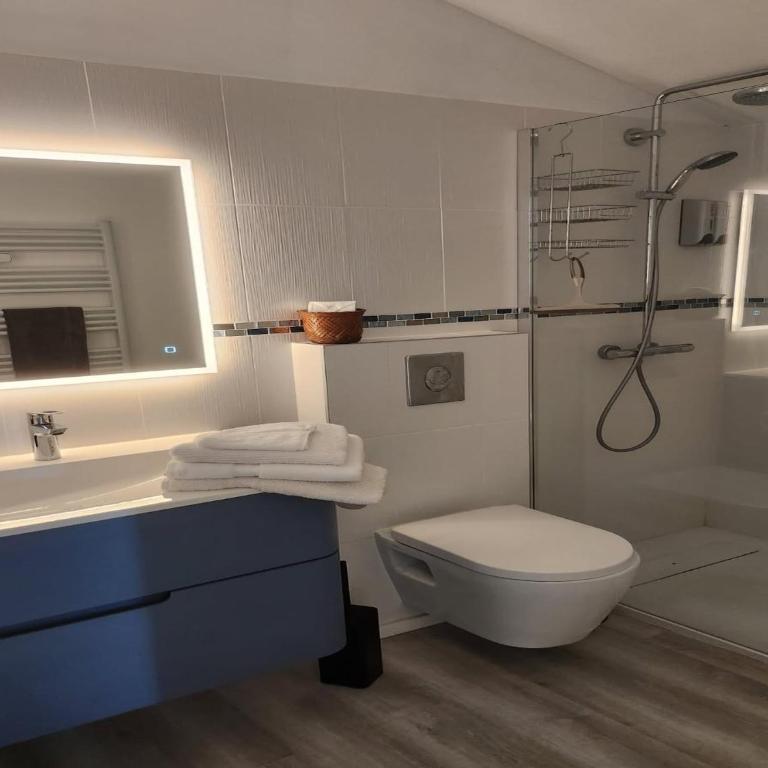 Villa with Private Pool & Boules Court - Maison de Vacances 2 Chambres - 25
