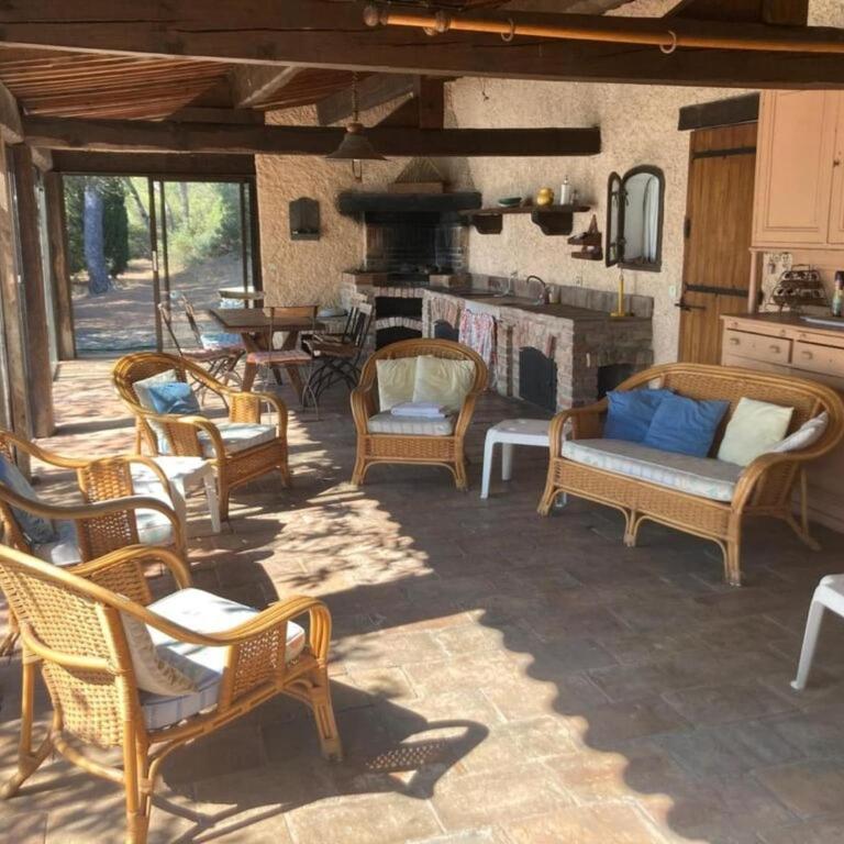 Villa with Private Pool & Boules Court - Maison de Vacances 2 Chambres - 3