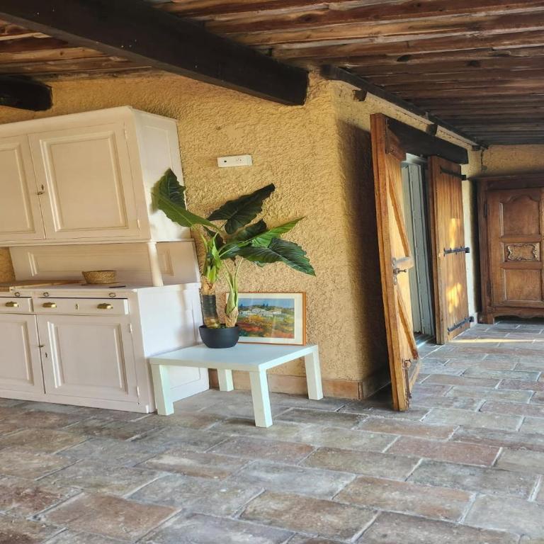 Villa with Private Pool & Boules Court - Maison de Vacances 2 Chambres - 17