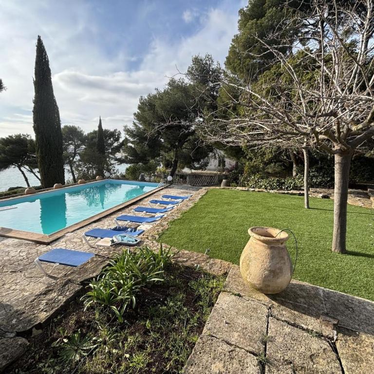Villa with Private Pool & Boules Court - Maison de Vacances 2 Chambres - 12