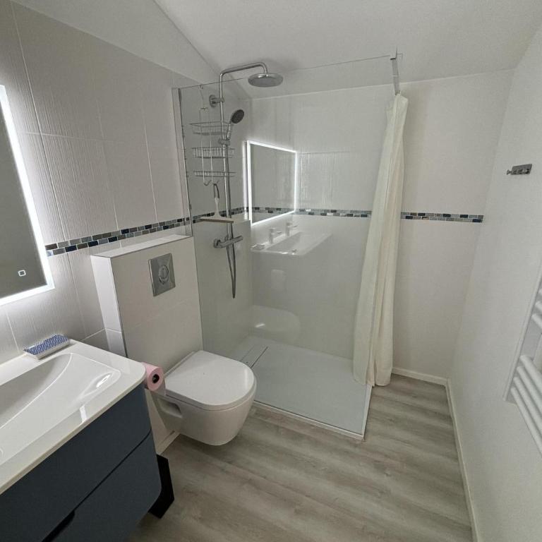 Villa with Private Pool & Boules Court - Maison de Vacances 2 Chambres - 24