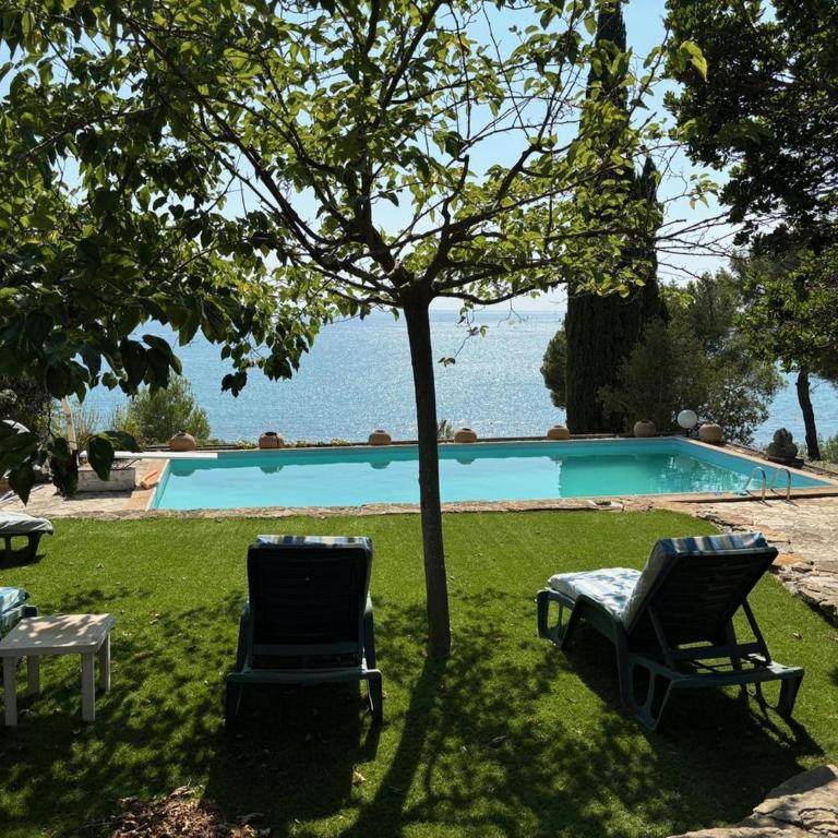 Villa with Private Pool & Boules Court - Maison de Vacances 2 Chambres - 11