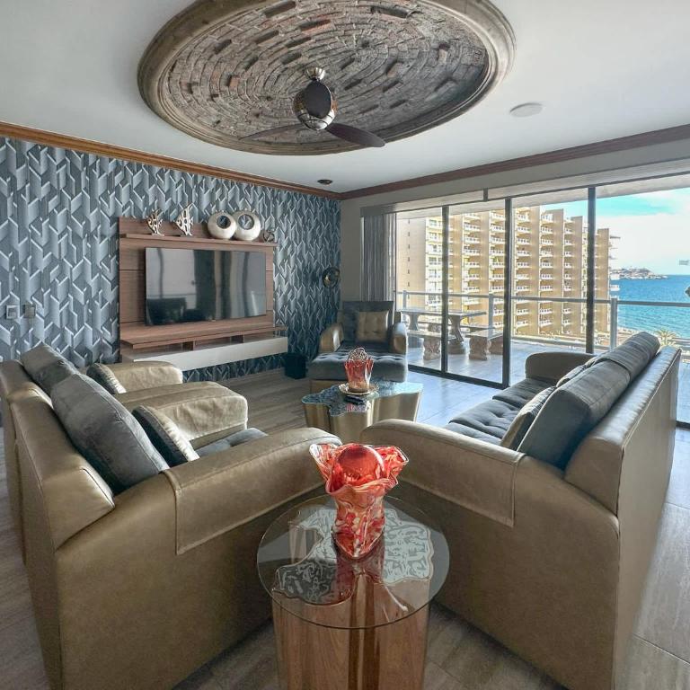 The Iconic Beachfront 3BR Condo - Apartamento - 1