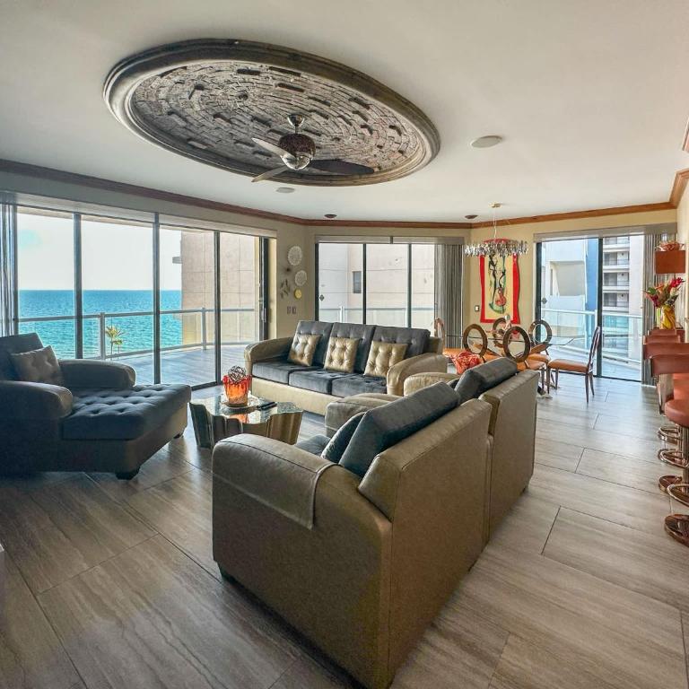 The Iconic Beachfront 3BR Condo - Apartamento - 2