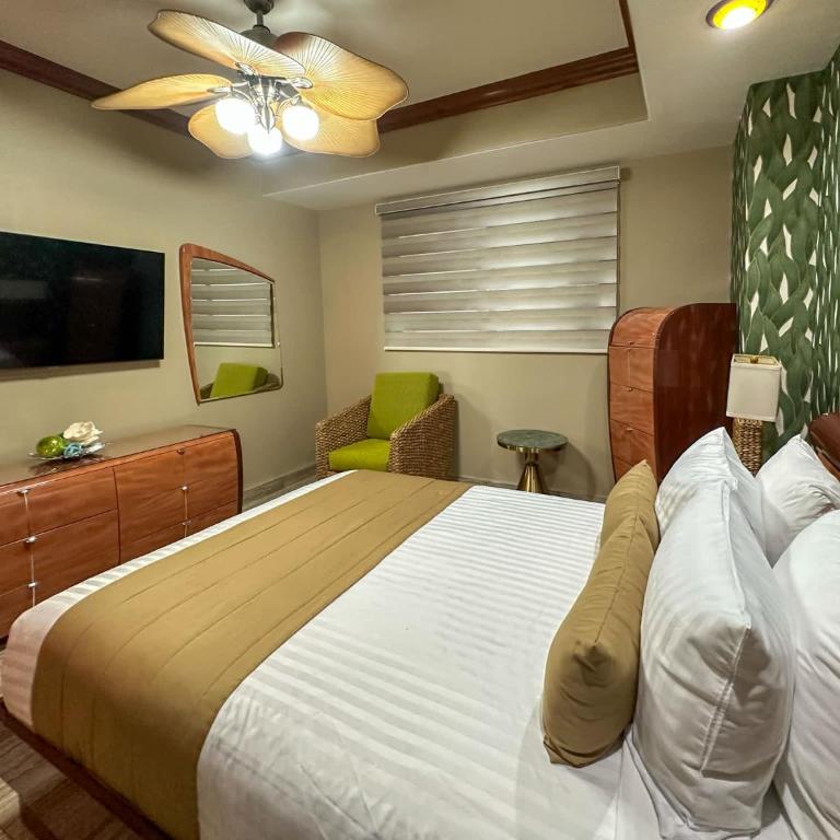 The Iconic Beachfront 3BR Condo - Apartamento - 65