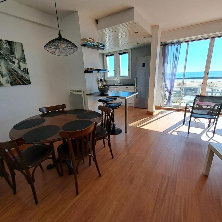 Bel appartement 2 chambres - face mer - 5 personnes, WIFI, animaux admis, parking - FR-1-323-457 - Appartement - 8