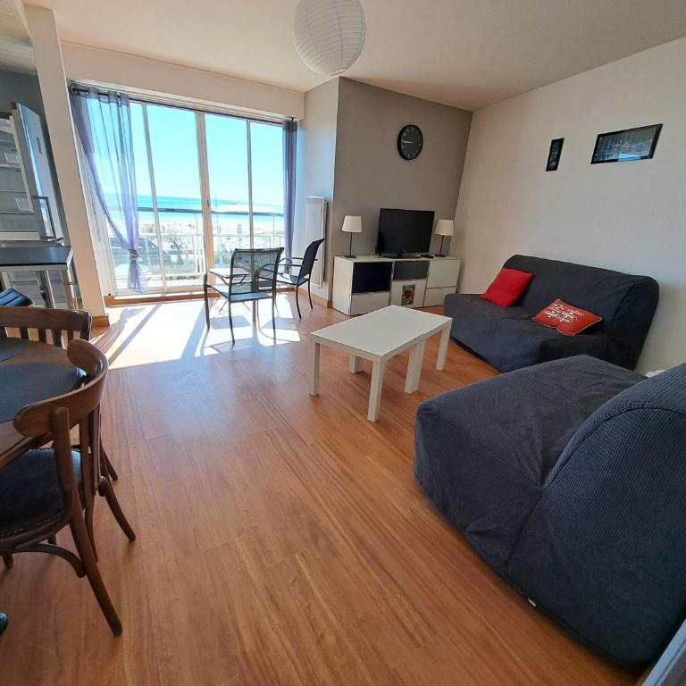 Bel appartement 2 chambres - face mer - 5 personnes, WIFI, animaux admis, parking - FR-1-323-457 - Appartement - 14