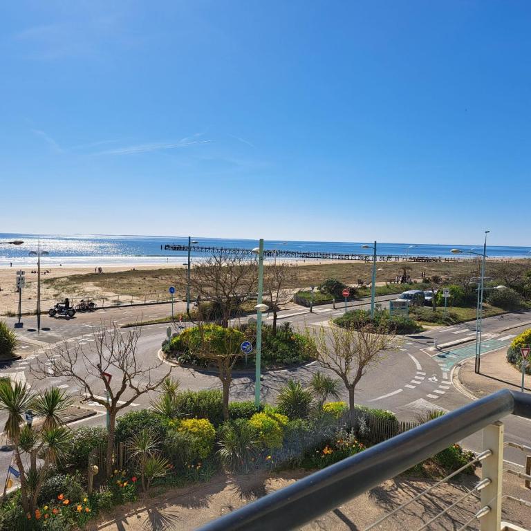 Bel appartement 2 chambres - face mer - 5 personnes, WIFI, animaux admis, parking - FR-1-323-457 - Appartement - 16