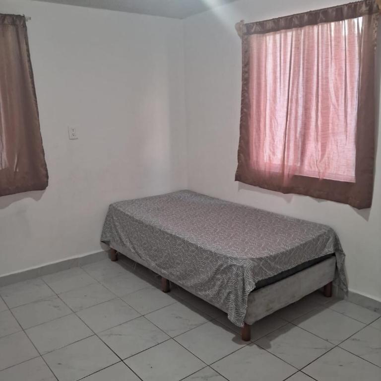 UM1 Casa Tranquila en Unidad Modelo - Three-Bedroom Apartment - 5