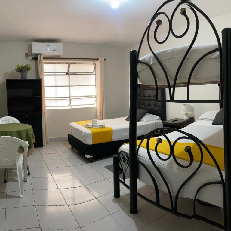 Amaca Hostal - Habitación Familiar con baño compartido - 1