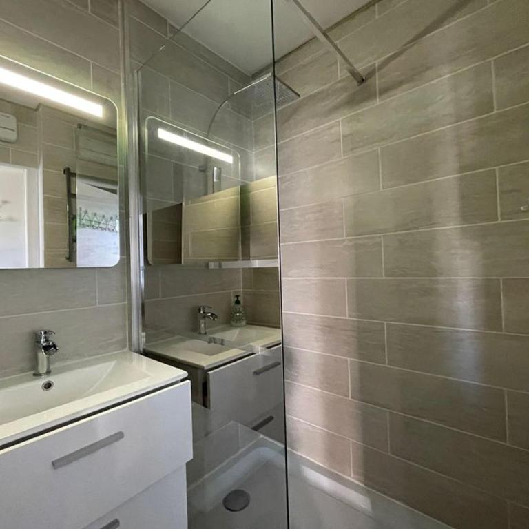 Studio Rénové au Port avec Terrasse et WiFi - FR-1-413-264 - Studio - 10