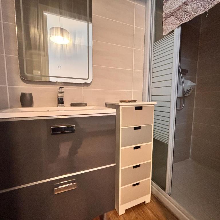 Maison 3 chambres centre ville, accès plage, WIFI inclus - FR-1-197-641 - Maison de Vacances - 26