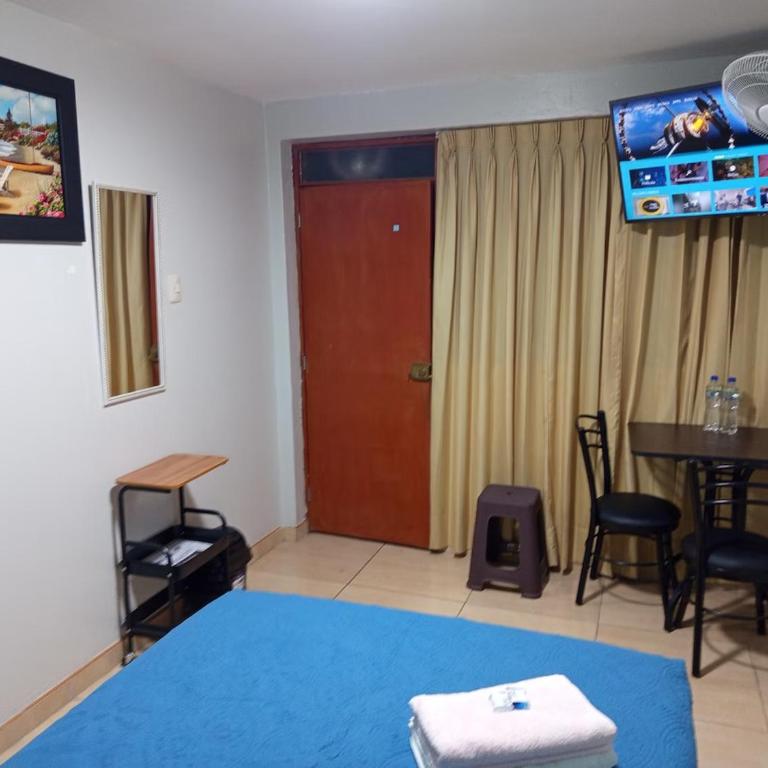Across from Lima Airport - A y J Familia - Habitación Doble con baño compartido - 5