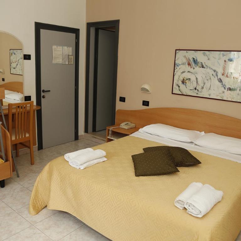 Hotel Villa Dina - Camera Quadrupla Standard - 4