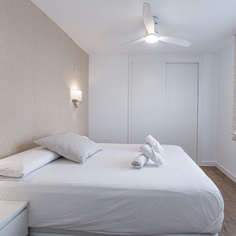 Isea 1111 - Luxury Modern Apartment with Pool & Sea Views - Apartment with Pool View - 11